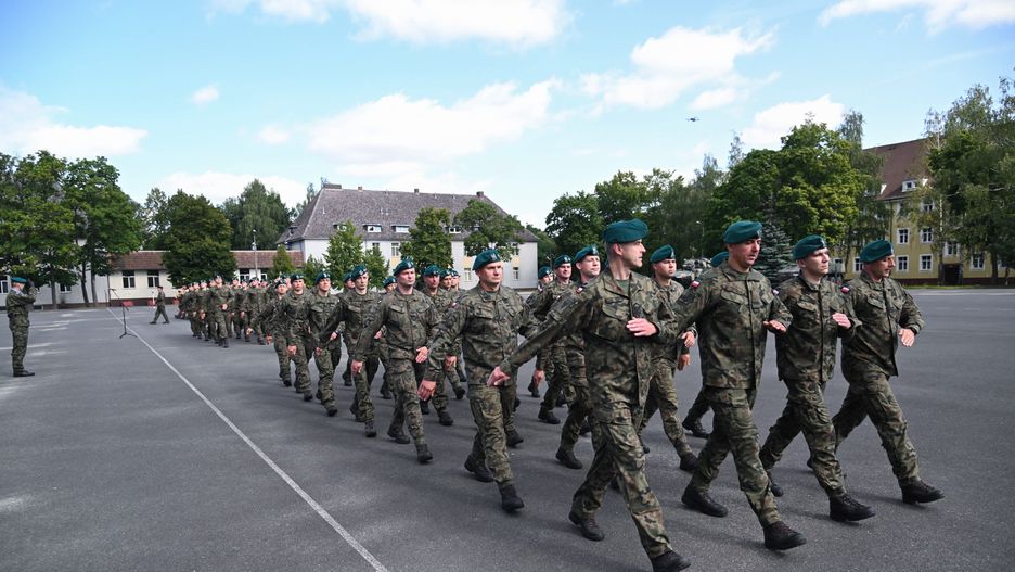 wyjazd �o�nierzy
Stargard, 01.08.2024. �o�nierze XV zmiany Polskiego Kontyngentu Wojskowego wyje�dzaj�cy na misj� do Rumunii podczas po�egnania na placu apelowym w "Bia�ych Koszarach" w Stargardzie, 1 bm. (aldg) PAP/Marcin Bielecki
Marcin Bielecki
po�egnanie, wojsko, wojskowe, XV zmiany PKW Rumunia, �o�nierz, �o�nierze