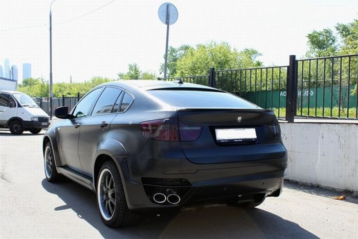 Pierwsze na świecie BMW pokryte skórą. Po co? 5