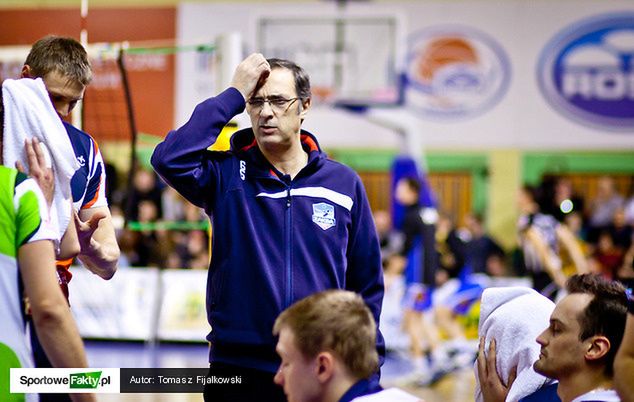 "Ile to ja już tych trofeów w Polsce wygrałem?" - zdaje się zastanawiać trener Castellani