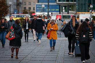 "Na pewno zbiedniejemy". Bolesna prognoza dotycząca płac Polaków