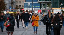 "Na pewno zbiedniejemy". Bolesna prognoza dotycząca płac Polaków