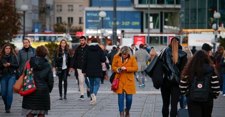 "Na pewno zbiedniejemy". Bolesna prognoza dotycząca płac Polaków