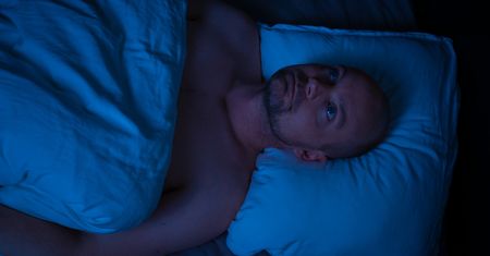 Pojawia się nocą. Ostrzega, że komórki rakowe zajęły narządy