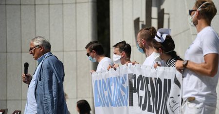 Protest medyków przed Ministerstwem Zdrowia. "Przestańcie związywać nam ręce"