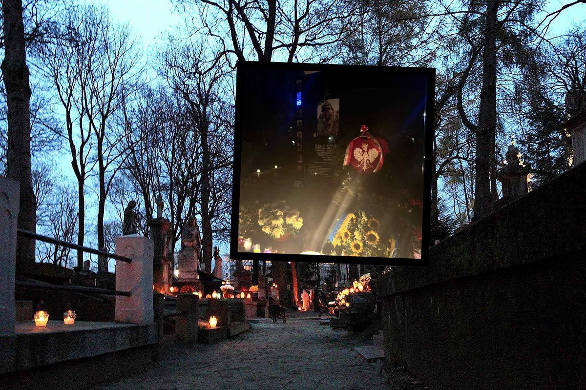 Polak zginął w Ukrainie. Dwa napisy na grobie. Każdy przystaje