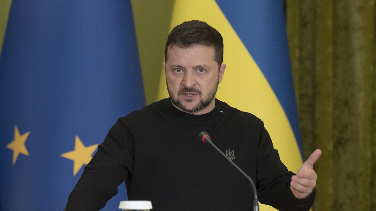 Volodymyr Zelenskiy, Ukraine's president, during a news conference with Ursula von der Leyen, president of the European Commission, in Kyiv, Ukraine, on Saturday, Nov. 4, 2023. Ursula von der Leyen met in Kyiv with Volodymyr Zelenskiy amid expectations that the European Union's executive arm will soon recommend a start to membership talks. Photographer: Andrew Kravchenko/Bloomberg via Getty Images