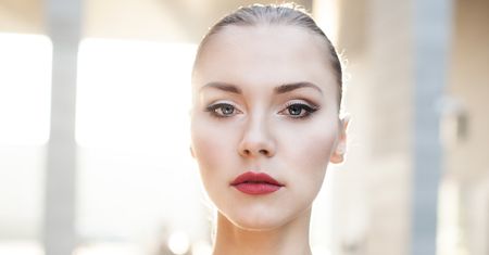 Jak wydobyć  piękno z oczu w fotografii portretowej? [wideoporadnik]