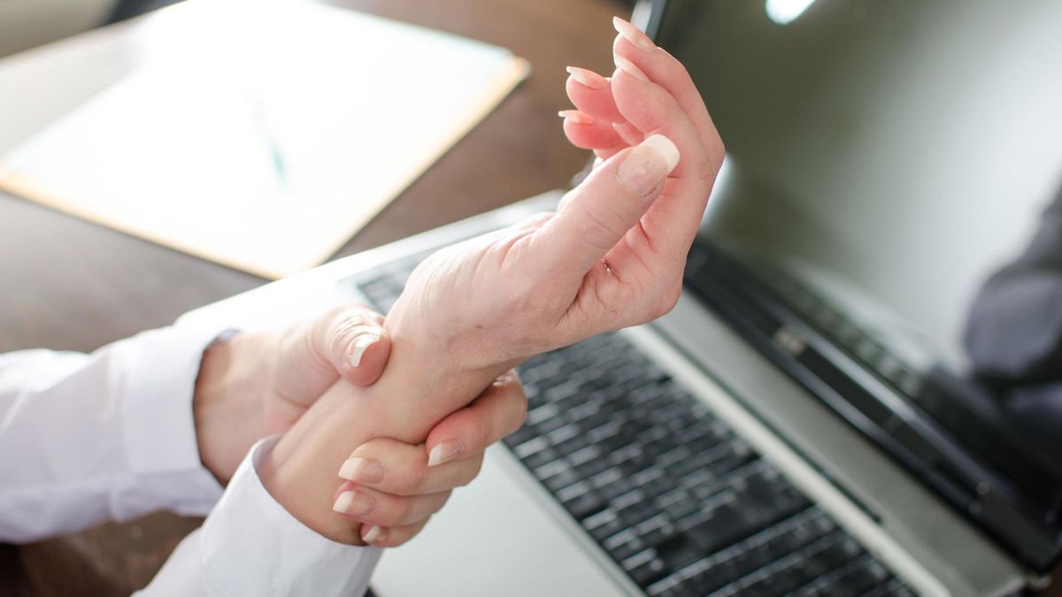 Wyróżnia się dwa rodzaje zespołu cieśni nadgarstka: przewlekły i ostry