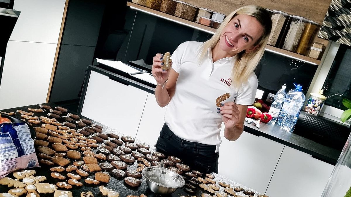 Justyna Święty-Ersetic podczas przygotowań do świąt 