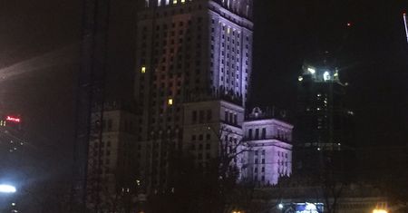 Symbol błyskawicy wyświetlony na PKiN