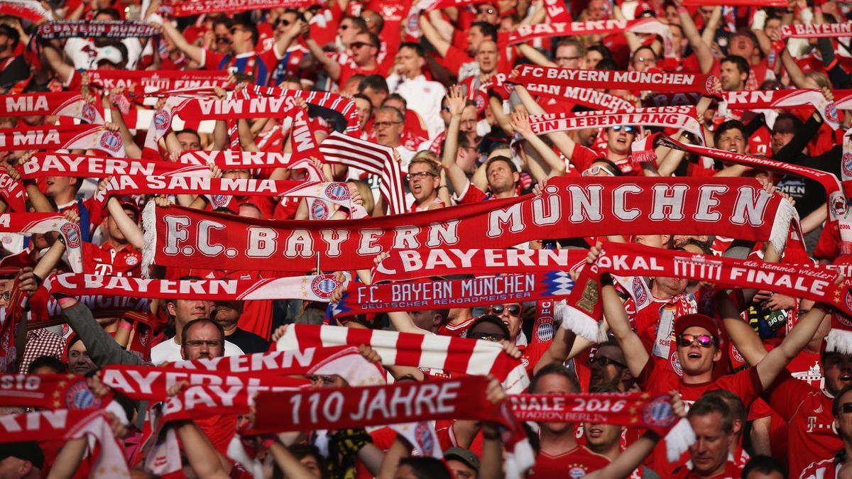 Zdjęcie okładkowe artykułu: Getty Images / Lars Baron / Na zdjęciu: kibice Bayernu Monachium