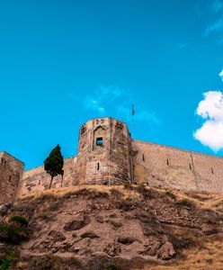 Zamek w Turcji zniszczony przez trzęsienie ziemi. Ocalały tylko fragmenty murów