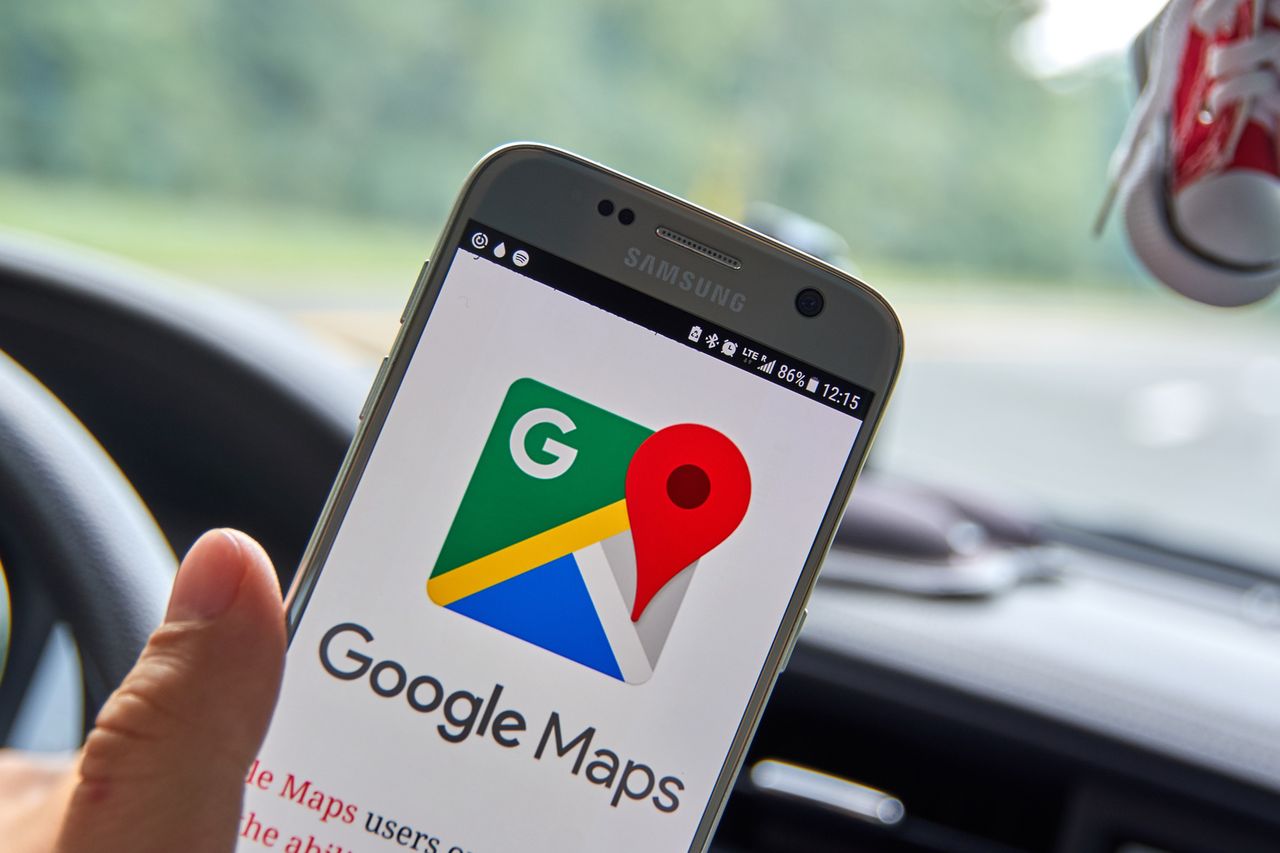 Asystent Google z nowościami w Mapach Google. (depositphotos)