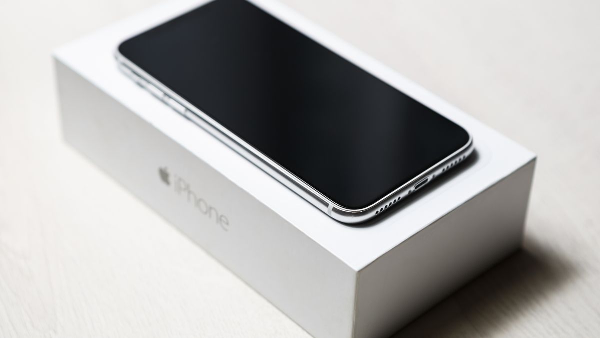 Używanego iPhone'a X można sprzedaż w dobrej cenie, depositphotos