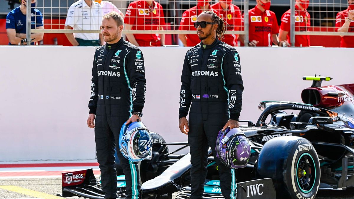 Zdjęcie okładkowe artykułu: Materiały prasowe / Mercedes / Na zdjęciu: Valtteri Bottas (po lewej) i Lewis Hamilton