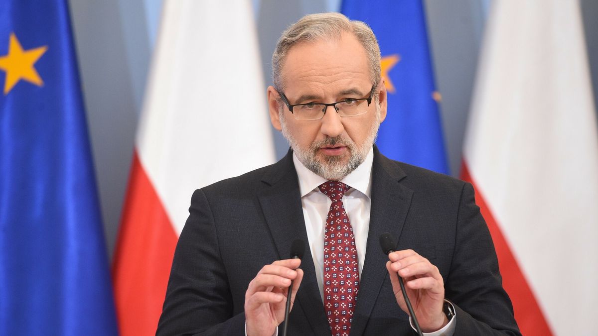 Minister zdrowia Adam Niedzielski mówi m.in. o mniej restrykcyjnym podejściu do noszenia maseczek. 