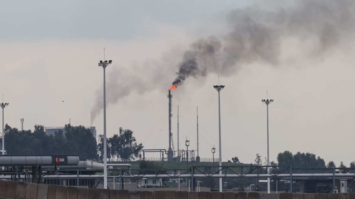 Iraqi Oil Industry Disrupted Due To Fighting In Strait Of Hormuz
ERBIL, IRAQ - MARCH 17: A view of the oil refinery on March 17, 2026 in Erbil, Iraq. Recent drone attacks in the region have forced some oil refineries here to cease operation, while others continue. More broadly, Iraq, a member of OPEC, has had to sharply reduce oil production as its main export route, through the Strait of Hormuz, has been block due to the war between Iran and the U.S., Israel and their regional allies. On March 12, two oil tankers were attacked in Iraqi waters offshore from its main port of Basrah, allegedly by Iranian forces. Meanwhile, Baghdad and the government of semi-autonomous Iraqi Kurdistan are negotiating to try to increase exports through the Iraq-Turkey Pipeline, which has been a source of political and legal tension. (Photo by Sedat Suna/Getty Images)
Sedat Suna
