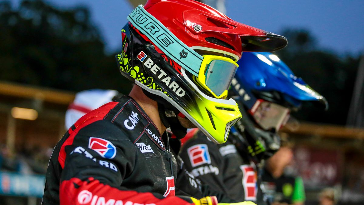 WP SportoweFakty / Arkadiusz Siwek / Na zdjęciu: Artiom Łaguta (kask czerwony) i Daniel Bewley (kask niebieski)