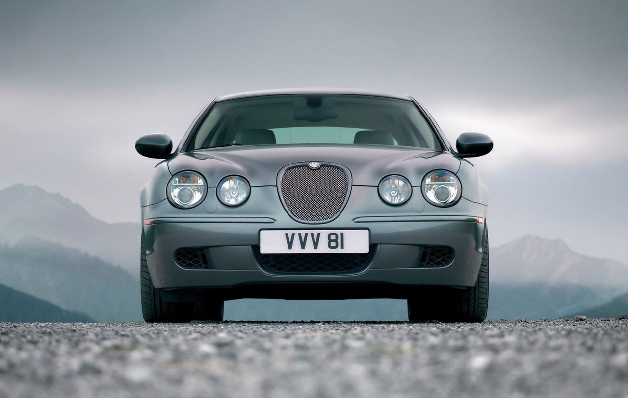 Jaguar S-Type nigdy nie był autem marzeń, ale wersja R ma 395 KM i zdarzają się okazje za 30-40 tys. zł.