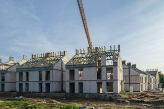 Rynek nieruchomości w cieniu kryzysu. O ile stanieją mieszkania?