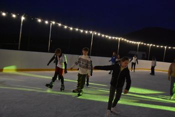 Jedlina-Zdrój: Za kilka dni otworzą sztuczne lodowisko. Na początek Zabawa Andrzejkowa