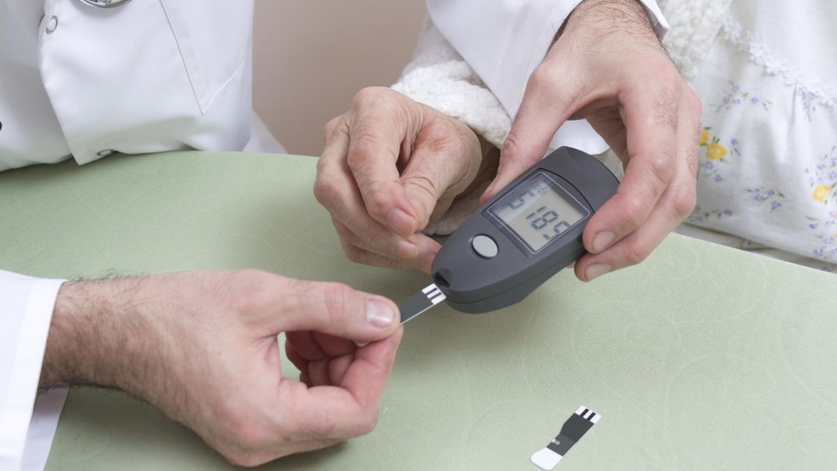 Zaburzenia tolerancji glukozy, czyli IGT, to schorzenie, które można wykryć przy pomocy tzw. testu obciążenia glukozą