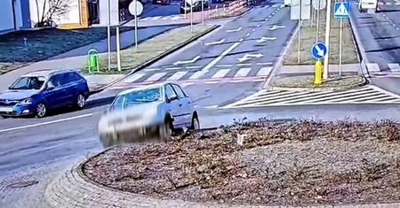 Staranował rondo w Lubinie. Nagranie z kamery ujawniło powód