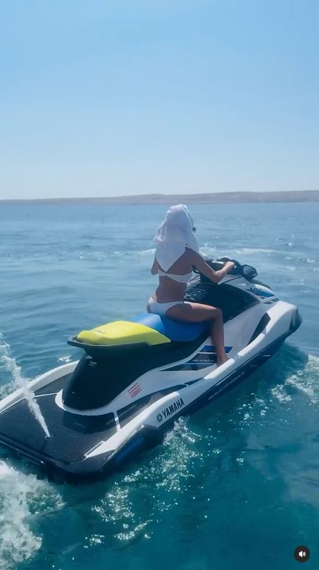 Justyna Steczkowska chwali się sylwetką w bikini