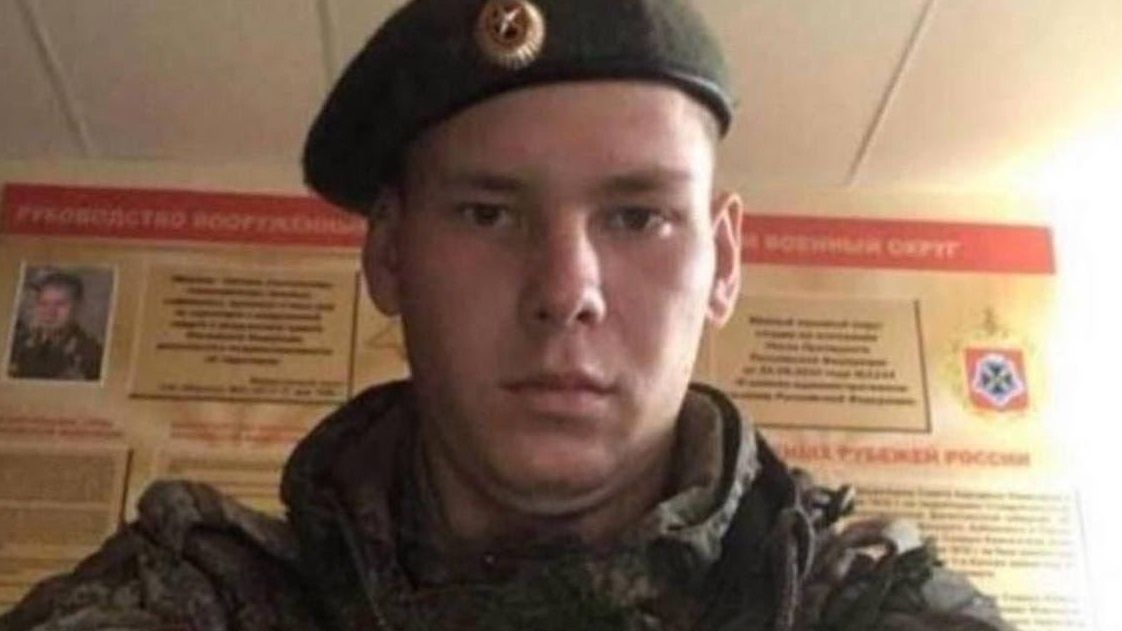 Media społecznościowe obiegły zdjęcia 25-letniego Aleksieja Byczkowa, który miał wykorzystywać małe dzieci i nagraniami chwalić się tym w sieci 