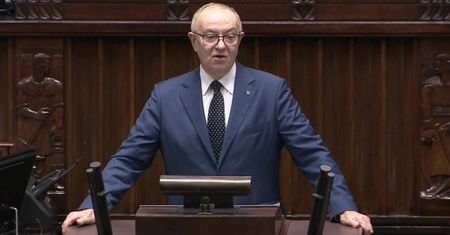 “Hejt, ściek, który zabija ludzi”, “trzeba zaorać”. Burzliwa debata ws. projektu o likwidacji TVP Info