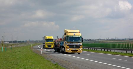 Delegowanie pracowników. Resort infrastruktury chce znać stanowisko Węgier i Włoch