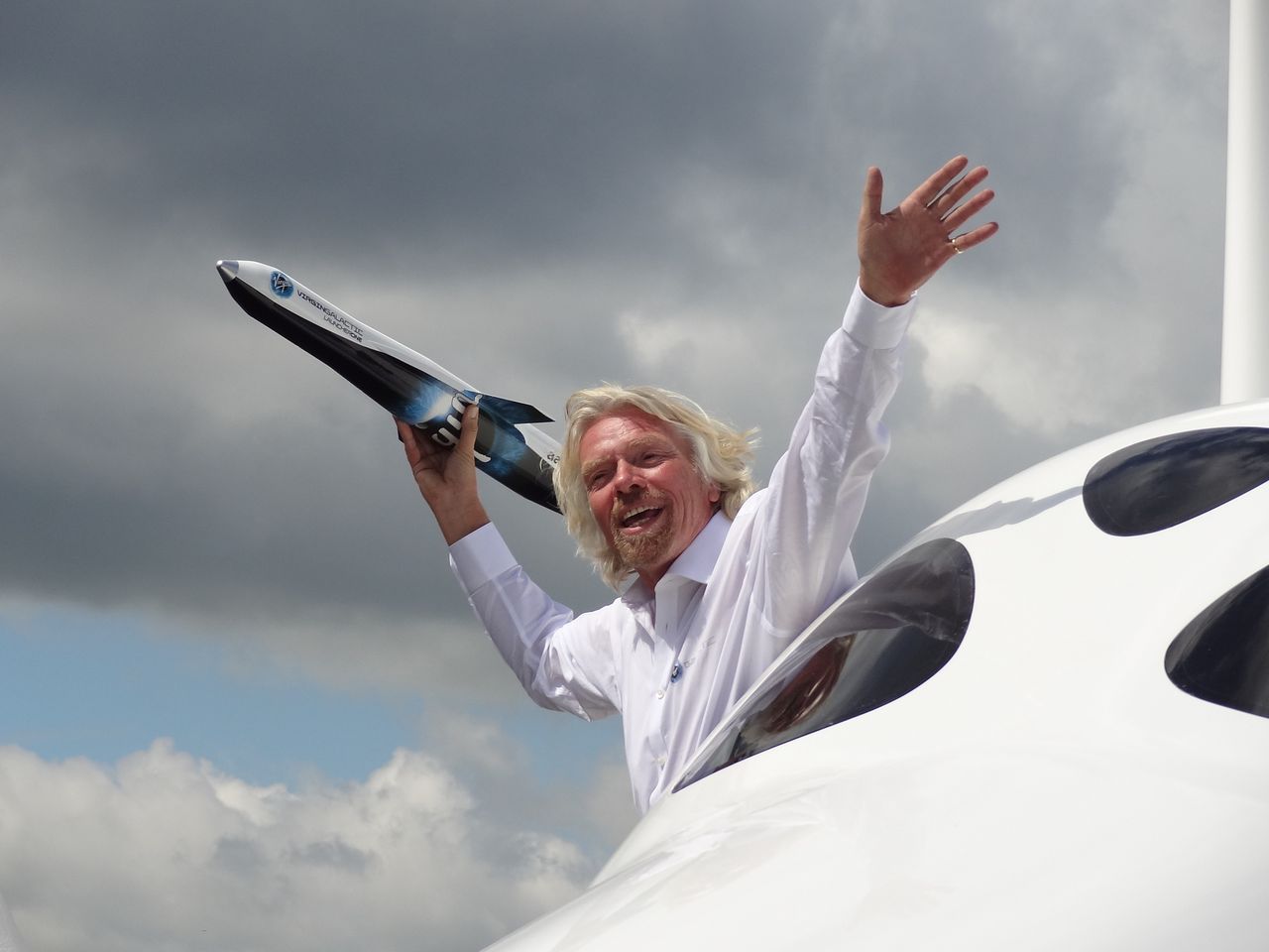 Richard Branson - miliarder i wizjoner, który rozwija technologię lotów w Kosmos i inwestuje w kosmiczne górnictwo