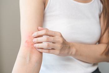 Nietypowy objaw. Może sygnalizować raka trzustki