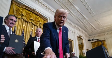 Zwrot Trumpa. Część ceł zawieszona. Chiny z kolejną podwyżką