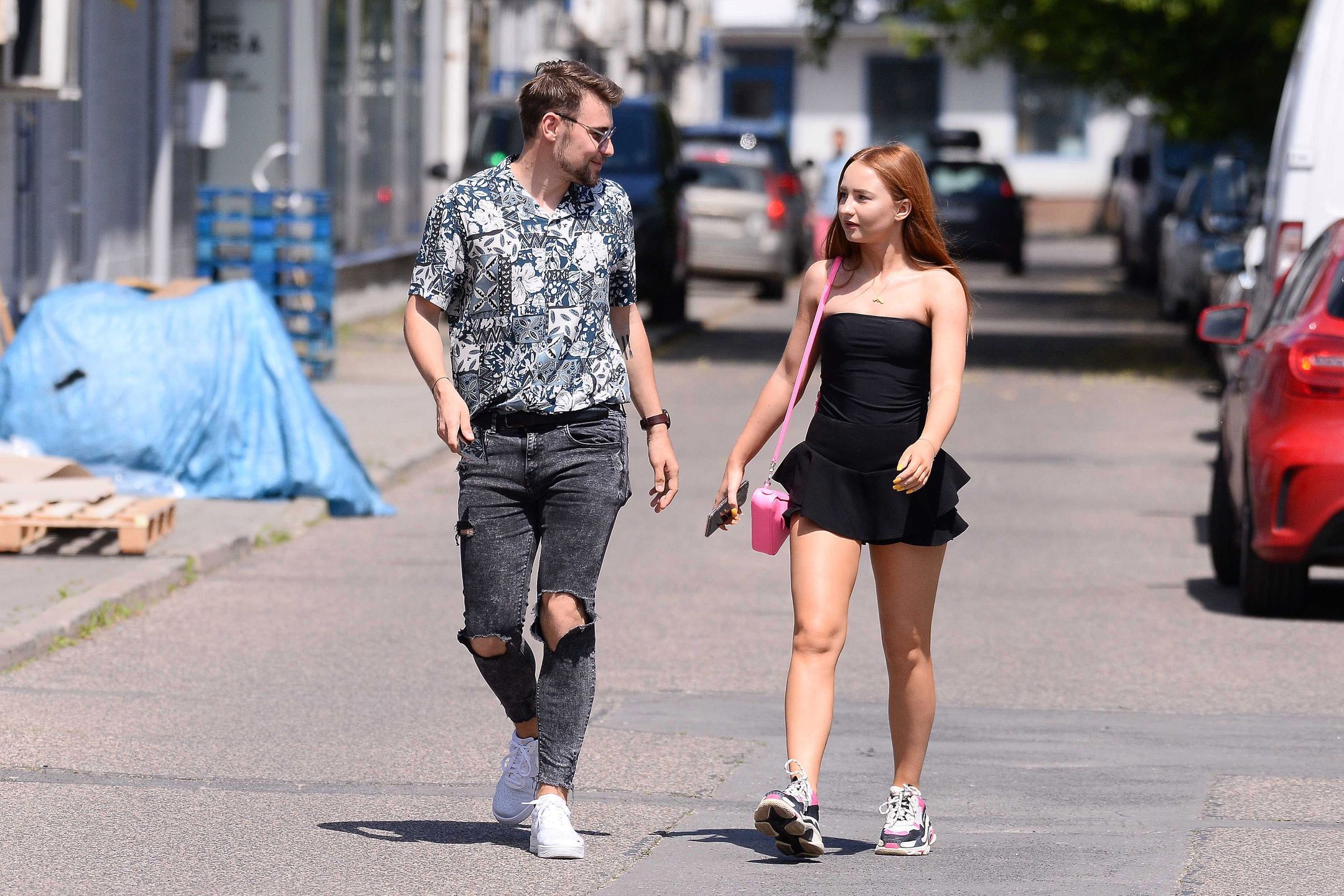 Damian Kordas i Angelika Mucha przyłapani na czułościach przy paczkomacie InPost