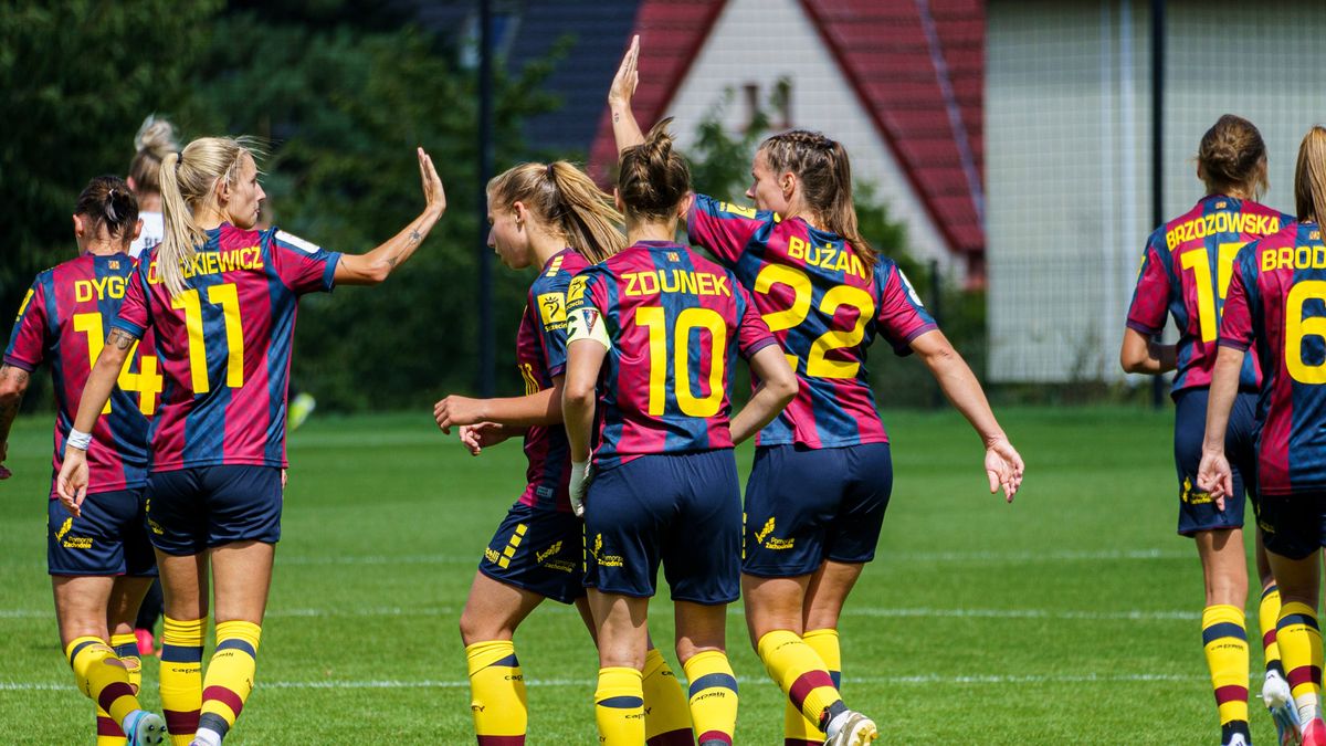 Materiały prasowe / pogonszczecin.pl  / Na zdjęciu: piłkarki Pogoni Szczecin