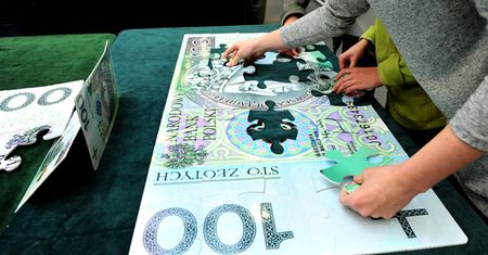 Prognoza walutowa. Dolar najdroższy od dwóch lat. Frank stanieje