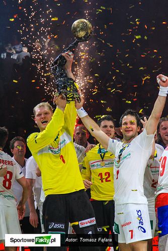 Obrońcy trofeum spisują się na razie bez zarzutu