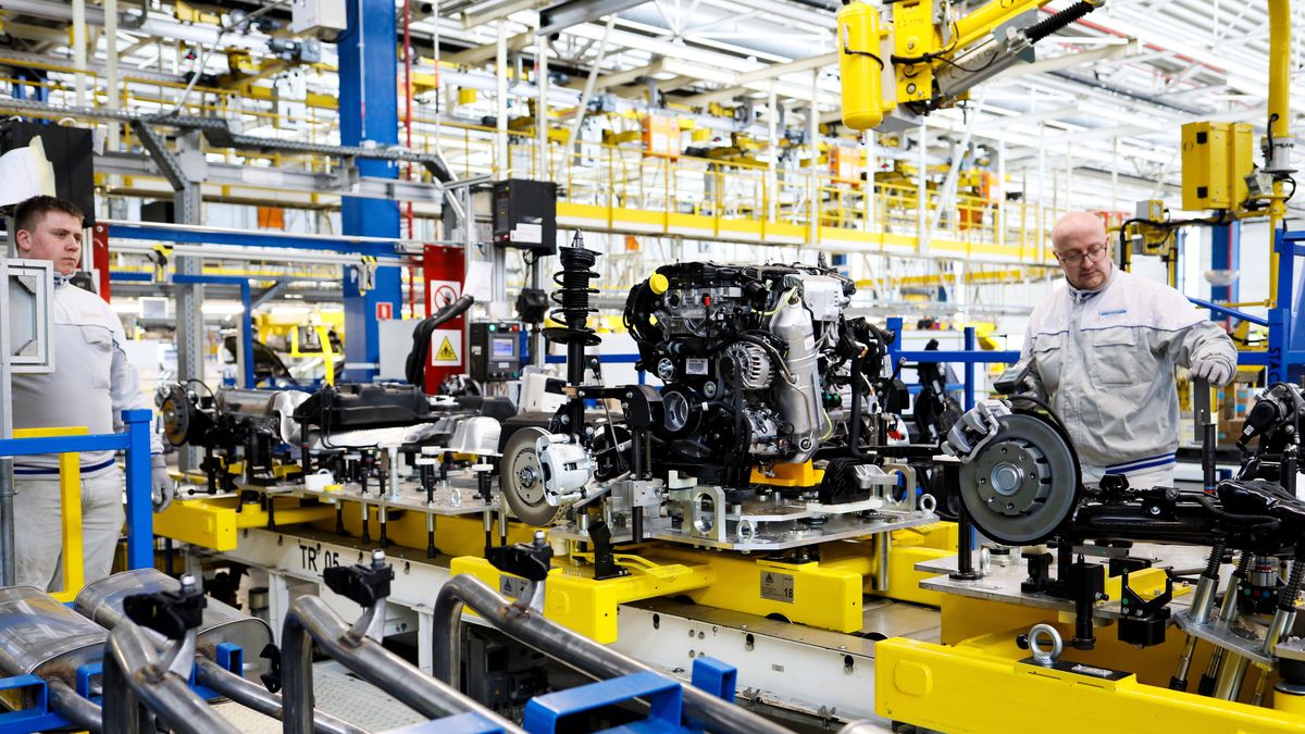 linia produkcyjna
Tychy, 08.03.2023. Prezentacja linii produkcyjnej modelu Jeep Avenger, 8 bm. w Fabryce Stellantis w Tychach. (aldg) PAP/Zbigniew Meissner
Zbigniew Meissner
auta, auto, fabryka, Fabryka Stellantis, Jeep Avenger, linia, model, produkcja, produkcyjna, samochod�w, samoch�d, Stellantis