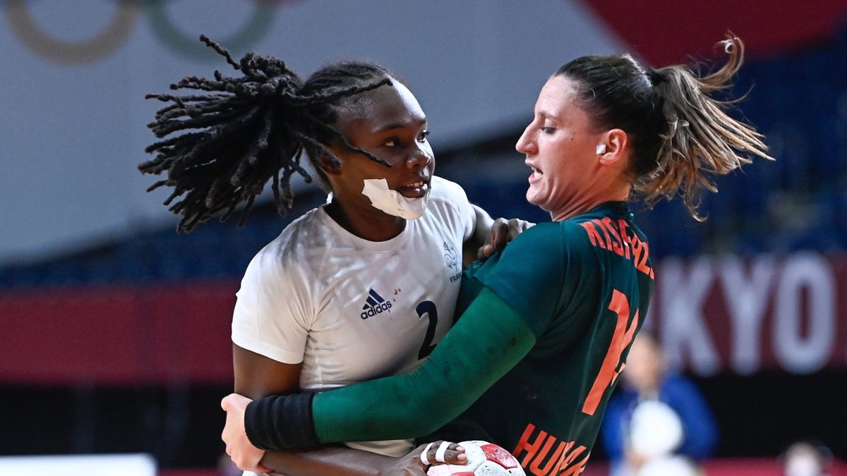 PAP/EPA / Zsolt Czegledi / Na zdjęciu: od lewej Nocandy Meline i Anett Kisfaludy