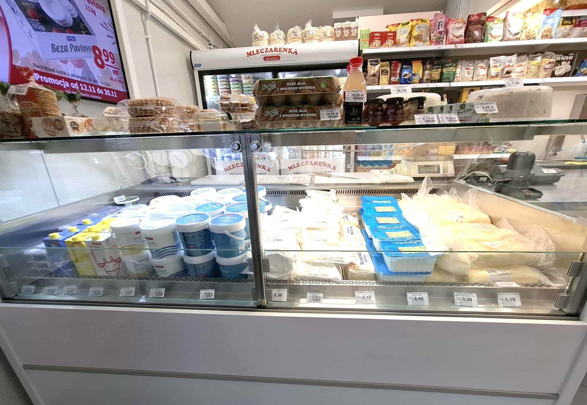 Wnętrze nowego lokalu jest komfortowe dla sprzedająceo, jak i kupujących. 