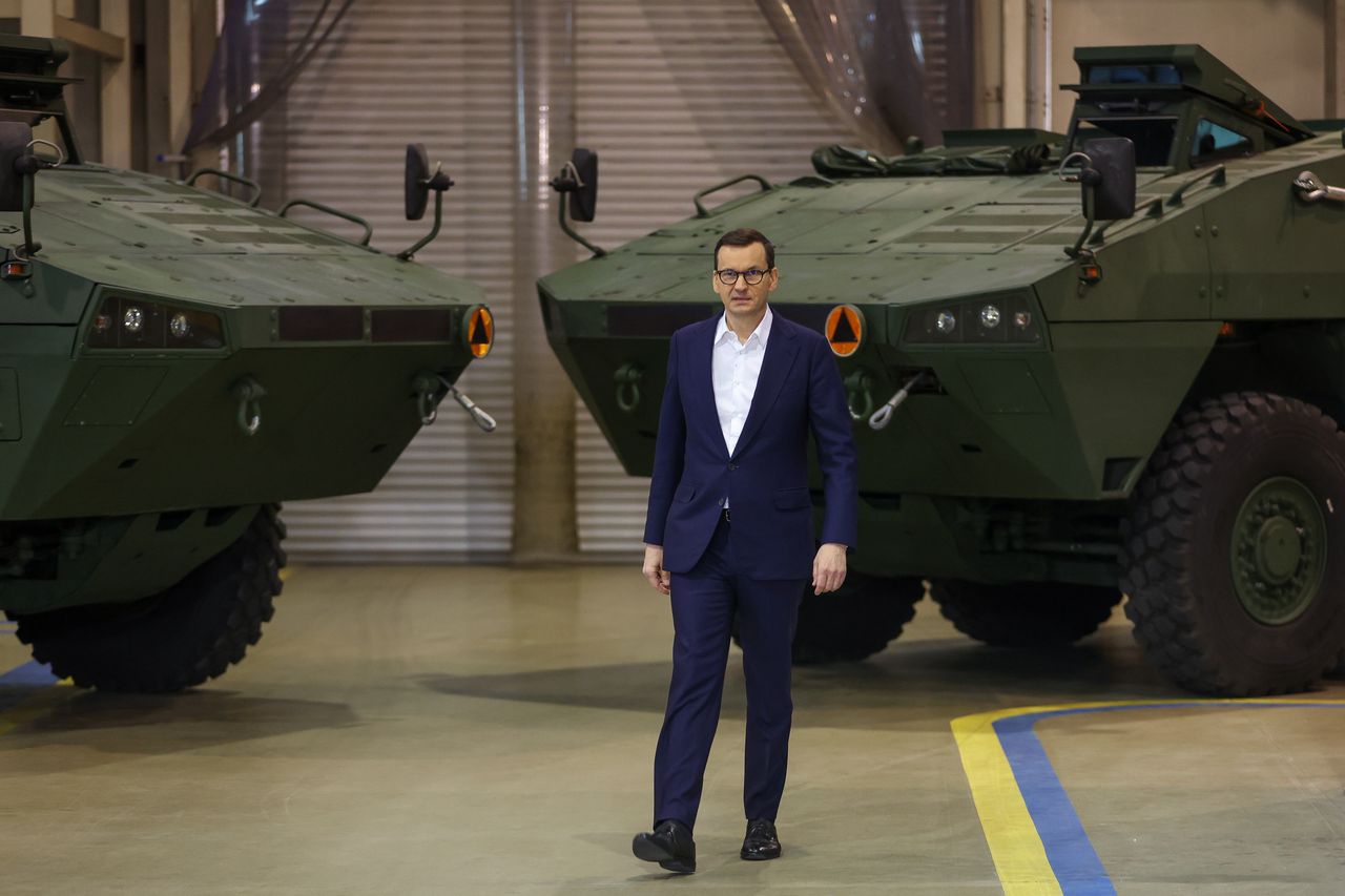 100 Rosomaków dla Ukrainy. Morawiecki: Polska dostarczycielem bezpieczeństwa