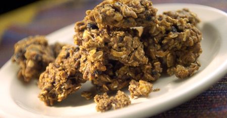 Przepis na ciasteczka owsiane bez pieczenia. Przygotujesz w 15 minut