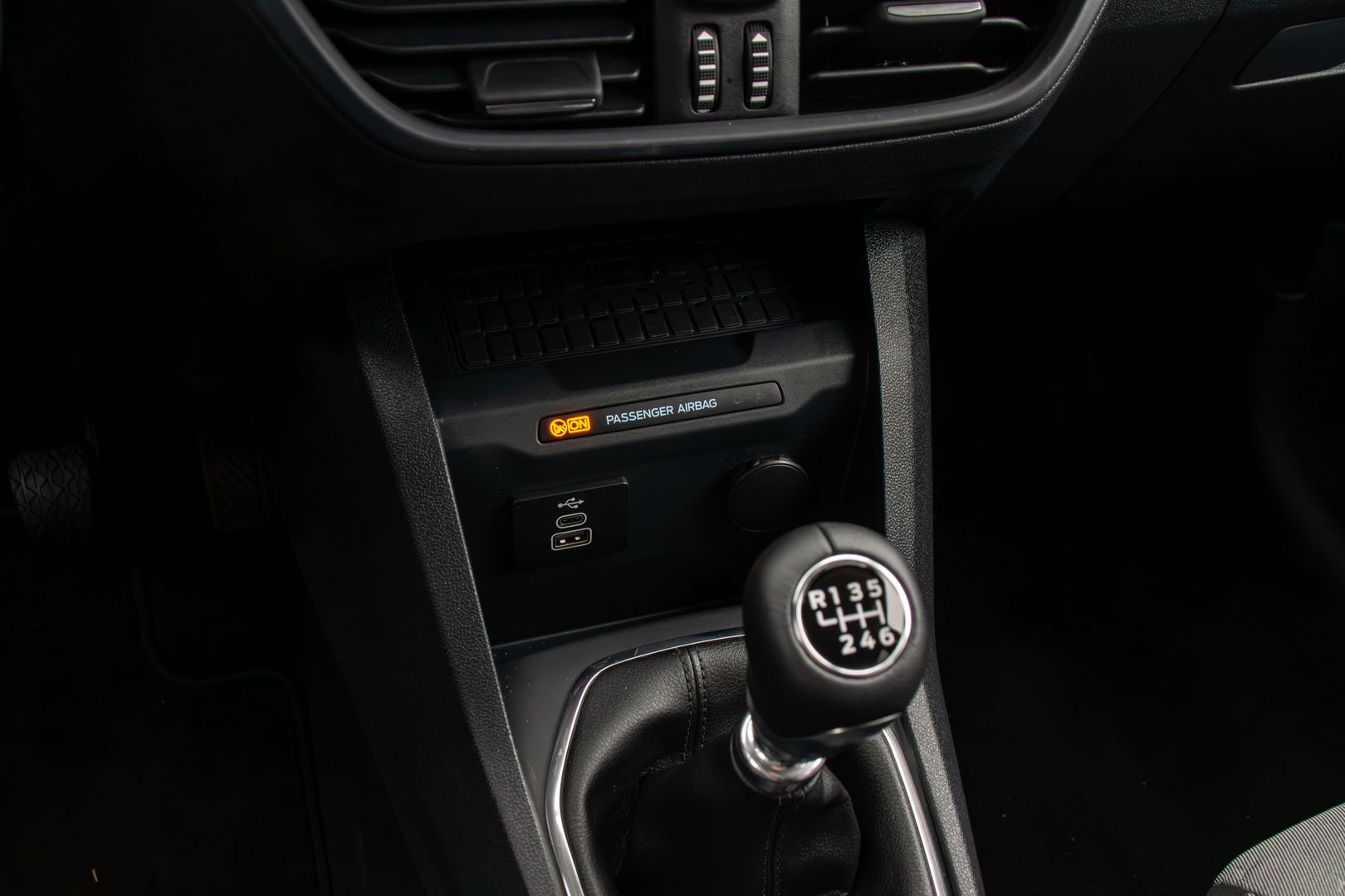 Ford Tourneo i Transit Courier 2024