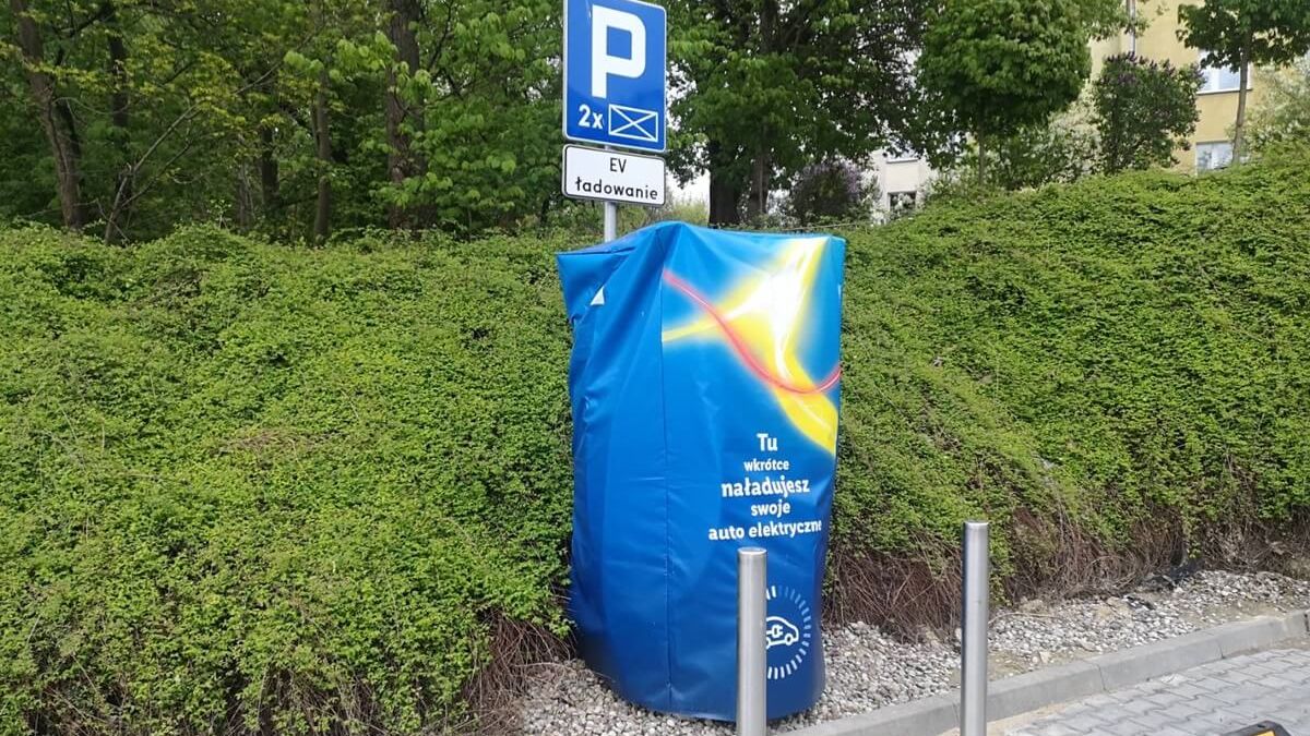 Stacja ładowania aut elektrycznych na parkingu Lidla przy al. Solidarności w Lublinie