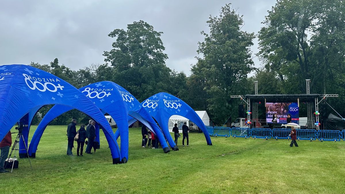 Pogoda nie dopisała i na piknik PiS w Brzegu zabrakło ludzi 