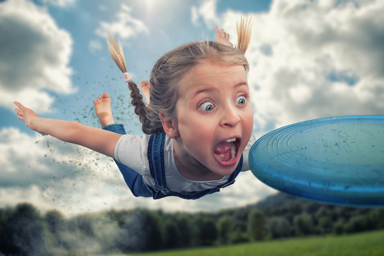 John Wilhelm jest informatykiem, ale jego prawdziwą pasja jest fotografia. Jego ojciec był fotografem, więc ten świat otaczał go od dziecka. Początkowo nie był nim jednak szczególnie zainteresowany - nudziła go praca w ciemni. Wszystko zmieniło się wraz z pojawieniem się fotografii cyfrowej. W 2011 roku zaczął edytować zdjęcia w Photoshopiei od razu to pokochał.