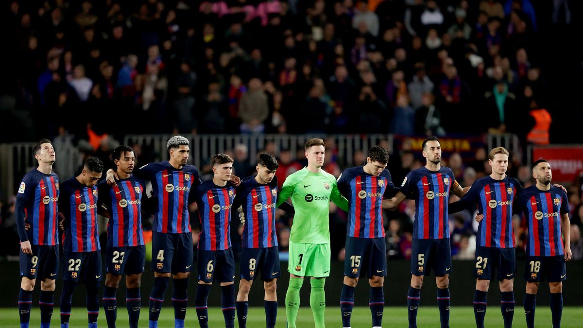 minuta ciszy podczas meczu FC Barcelony z Sevillą FC