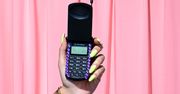 Telefony z klapką wracają do łask. Generacja Z je pokochała