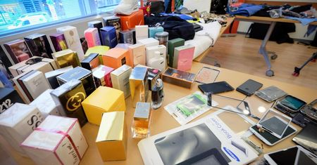 Podróbki zalewają Polskę. Tracą handlowcy i Skarb Państwa